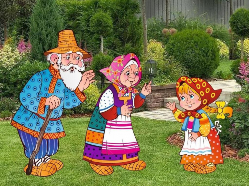 Композиция уличных фигур Дед, баба, внучка